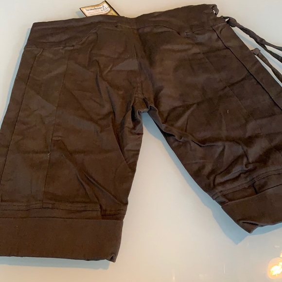 Rabbit and Empee V-waist tomboy shorts - in brown - Picture 2 of 8